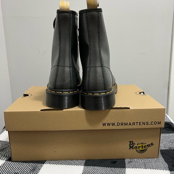 Dr Martens VEGAN 1460 METALLIC EMBOSS LACE UP BOOTS - NO BOX - Picture 10 of 11